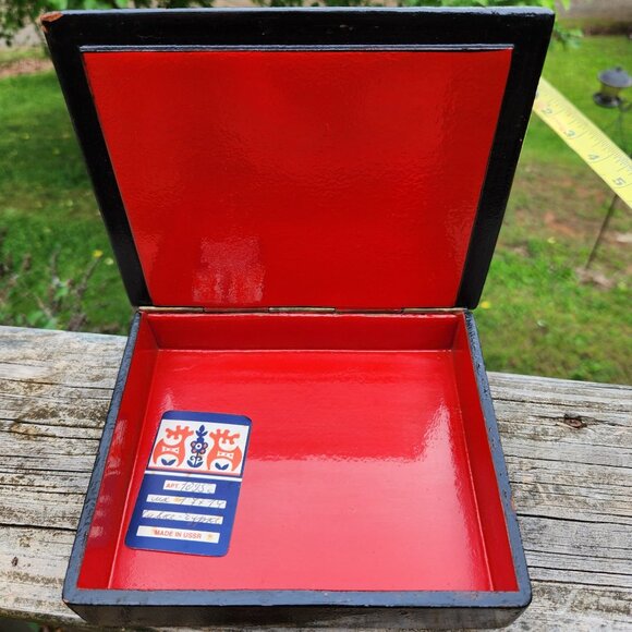 Vintage Russian Palekh Lacquer Box Hand-Painted Fairy Tale Scene Hinged Lid Red - Picture 6 of 14